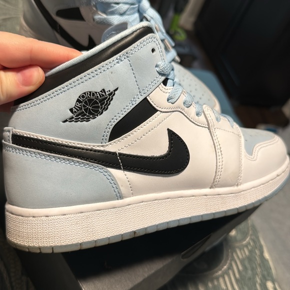 7Y Air Jordan MID SE (GS) - Picture 4 of 8